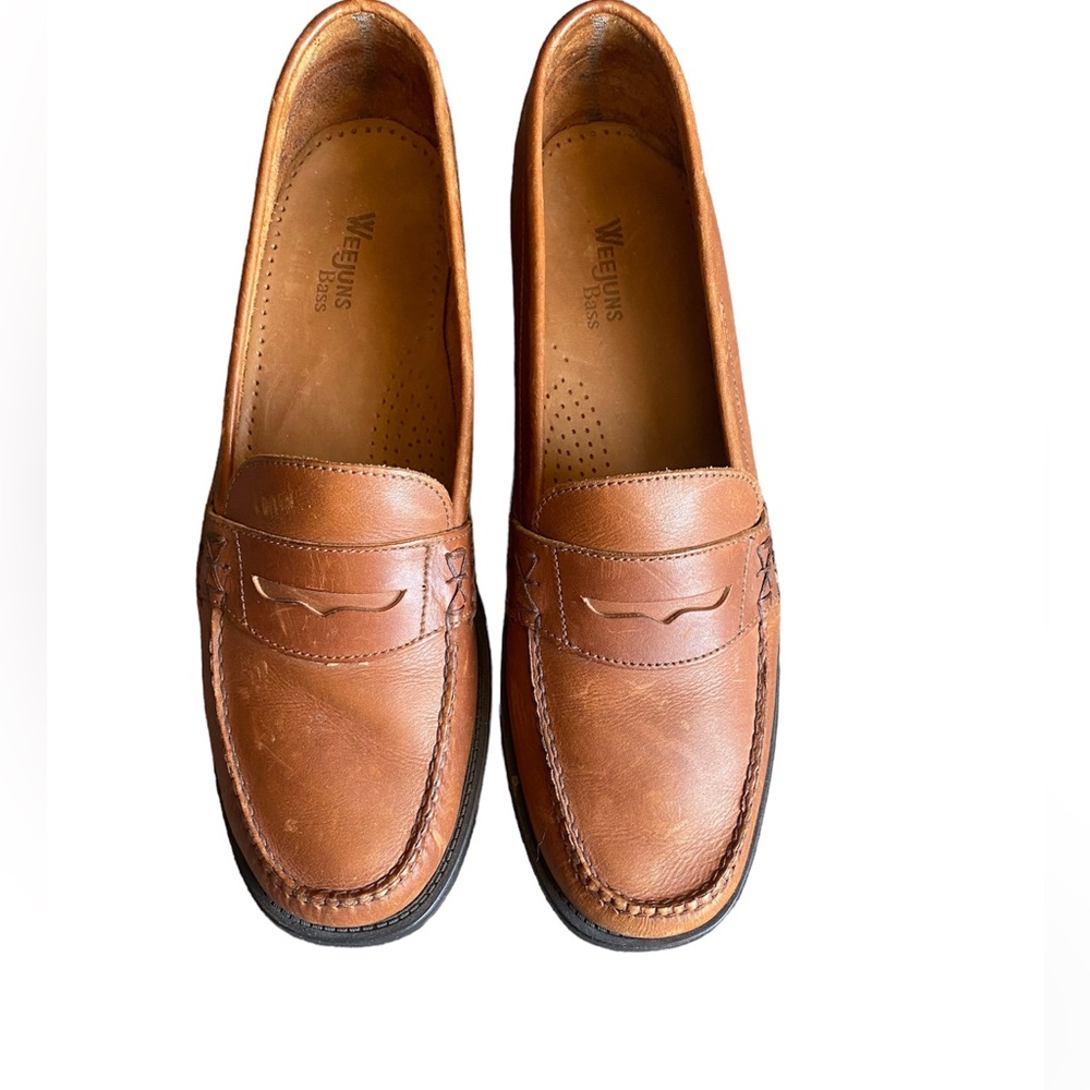 Women’s size 11. Weejuns bass loafers.